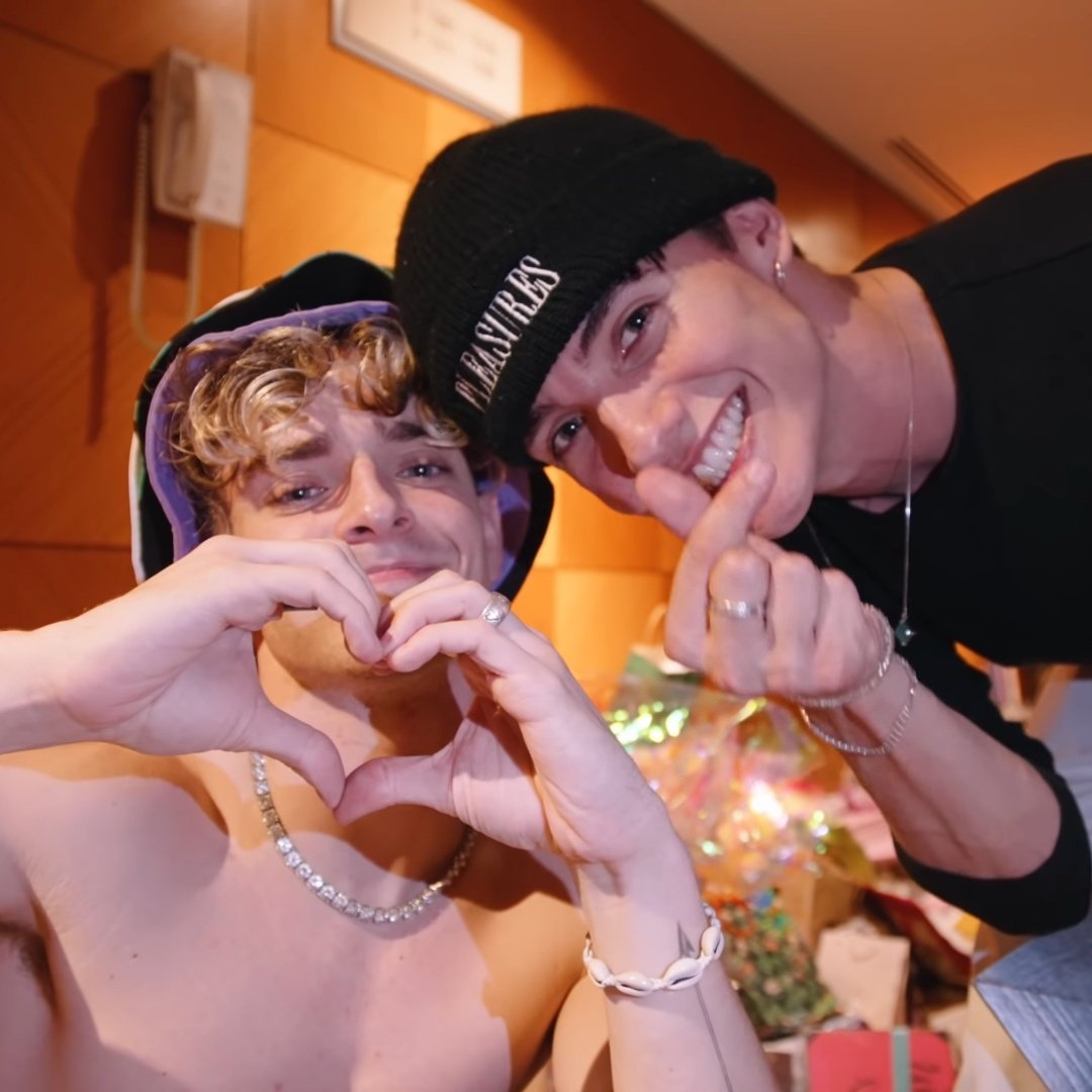 noshcomfort's tweet image. HELLO EVERYONE IT&apos;S NOSH&apos;S INTERNATIONAL DAY!!! ❤️❤️❤️❤️