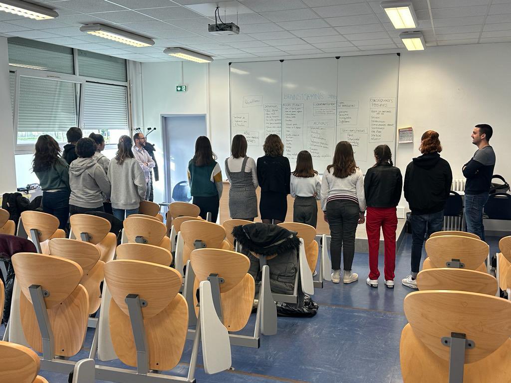 CollegeGProbst's tweet photo. Les élèves ambassadeurs pHARe du collège Gisèle Probst sont en formation ce vendredi 31 mars 2023. L’objectif est de s’engager dans des actions de prévention dans la lutte contre le harcèlement scolaire. #PHARE #LUTTECONTRELEHARCELEMENT https://t.co/JPhcj0l8Oa