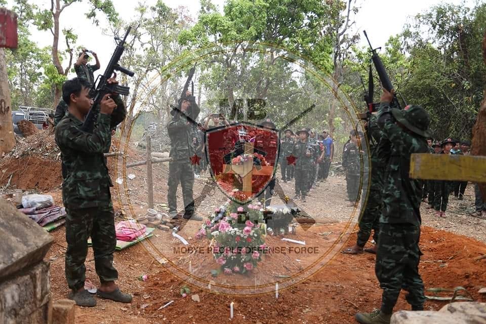 MizzimaNews's tweet photo. ပင်လောင်းမြို့နယ် တိုက်ပွဲအတွင်း ကျဆုံးသွားသည့် မိုးဗြဲ PDF ရဲဘော်၏ စျာပန 
================

https://t.co/6oIxUOw7eQ

#mizzima
#ပင်လောင်းမြို့နယ်
#MBPDF
#အာဇာနည်
#PDF https://t.co/ChUYaTGKN9
