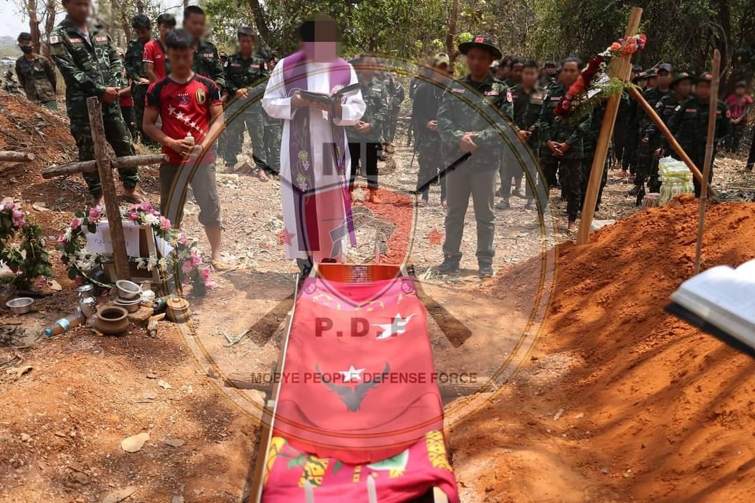 MizzimaNews's tweet photo. ပင်လောင်းမြို့နယ် တိုက်ပွဲအတွင်း ကျဆုံးသွားသည့် မိုးဗြဲ PDF ရဲဘော်၏ စျာပန 
================

https://t.co/6oIxUOw7eQ

#mizzima
#ပင်လောင်းမြို့နယ်
#MBPDF
#အာဇာနည်
#PDF https://t.co/ChUYaTGKN9