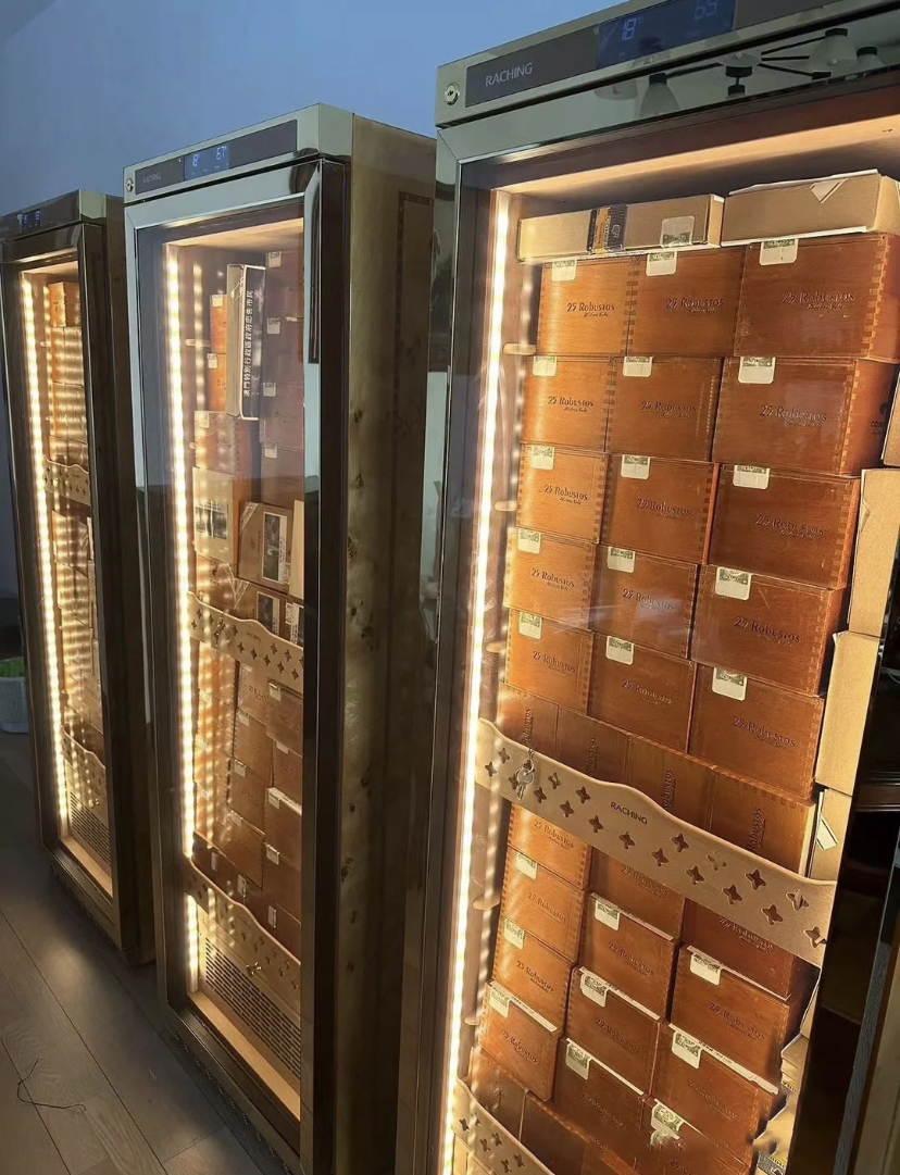 EleanorLiu78's tweet photo. Wow, already have three Raching humidors, still not enough to storge so many cigars!! 🥰🥰🥰 https://t.co/7n2ULDVEEe