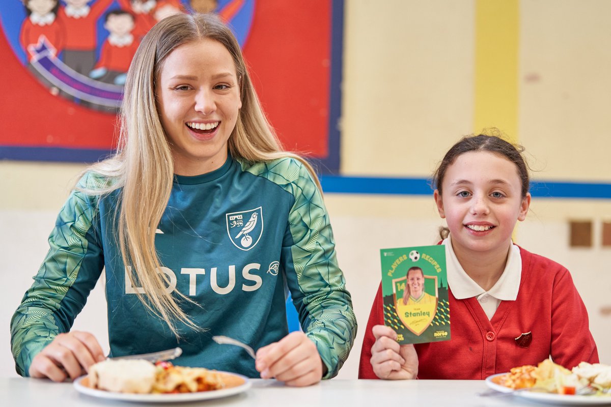 norsecatering's tweet photo. To finish #ActiveCanaries #HealthMonth on a high, @NorwichCityWFC player Kathryn Stanley surprised children during lunch service at Watlington Primary School in King's Lynn! #SchoolMeals 
@LACA_UK @PSCMagazine @TheLynnNews @EDP24 
Read more about it here:
https://t.co/yLXe9LIXSd https://t.co/TtjzX3cZdW