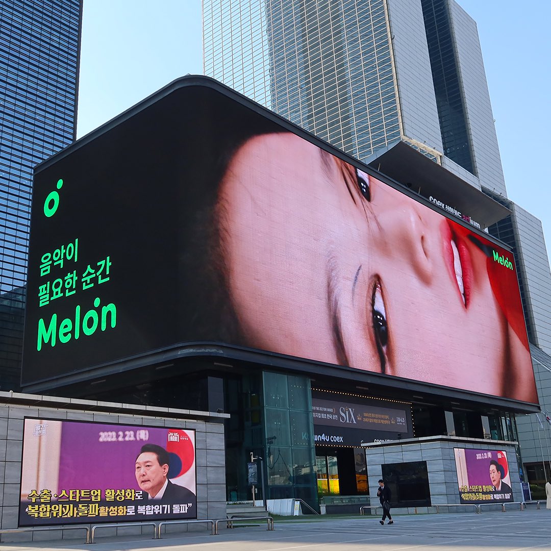 melon's tweet photo. K-POP LIVE에 등장한 #지수
첫 번째 솔로 앨범 [ME]
발매 기념 독점 콘텐츠가 공개되었습니다.

아티스트가 가장 빛나는 곳, 멜론 스포트라이트
👉🏻https://t.co/3cvPcHsMFs

#멜론 #Melon #멜론스포트라이트 #스포트라이트 #JISOO #BLACKPINK #블랙핑크 #ME #꽃 #FLOWER https://t.co/uLOaGvBIY2