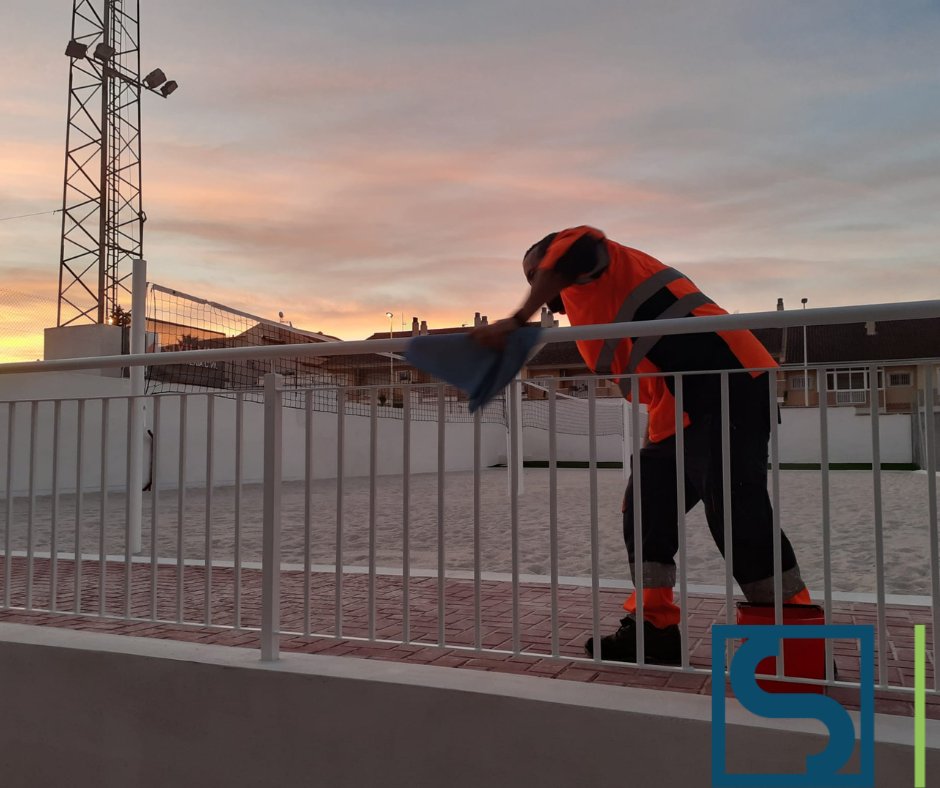 SercomosaN's tweet photo. ¡Nos encantan las inauguraciones!
Ultimando en la limpieza para que esté todo preparado en la #CiudadDeportivaelRomeral este sábado a las 18:00h.
#AreneroDeportivo #MolinadeSegura #LimpiezadeEdificios https://t.co/0TCIjkge7p