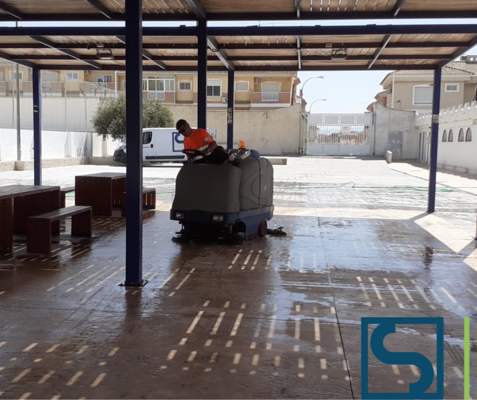 SercomosaN's tweet photo. ¡Nos encantan las inauguraciones!
Ultimando en la limpieza para que esté todo preparado en la #CiudadDeportivaelRomeral este sábado a las 18:00h.
#AreneroDeportivo #MolinadeSegura #LimpiezadeEdificios https://t.co/0TCIjkge7p