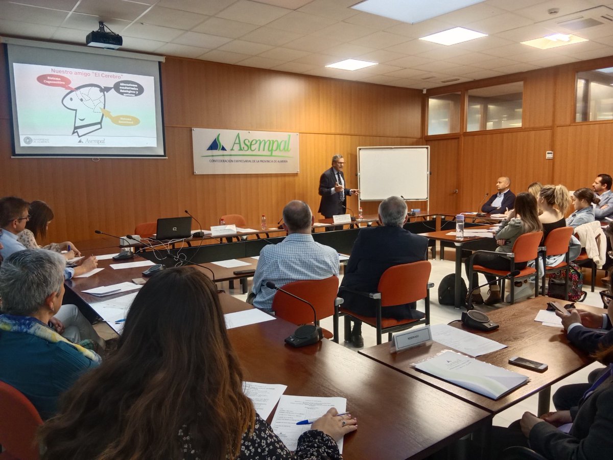 #PRL Jornada #RiesgosPsicosociales Asempal analiza cómo poner freno al #estrés laboral con la participación DT #Almería <a href="/EmpleoJunta/">Consejería de Empleo, Empresa y Trabajo Autónomo</a>  y catedrático Psicología social <a href="/ualmeria/">Universidad de Almería</a>  Miguel Ángel Mañas. Proyecto #CulturaPreventivaPyme financiado por <a href="/IAPRL/">Inst. Andaluz de Prevención de Riesgos Laborales</a> 👉bit.ly/3Km7M4x