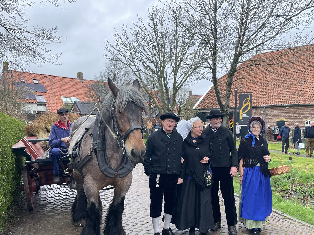 Namens <a href="/LeefbaarSD/">Leefbaar S-D</a> bij de druk bezochte seizoensopening van #museumboerderij #goemanszorg. Thema dit jaar is Het Zeeuwse Trekpaard. #cultuur #streekholder