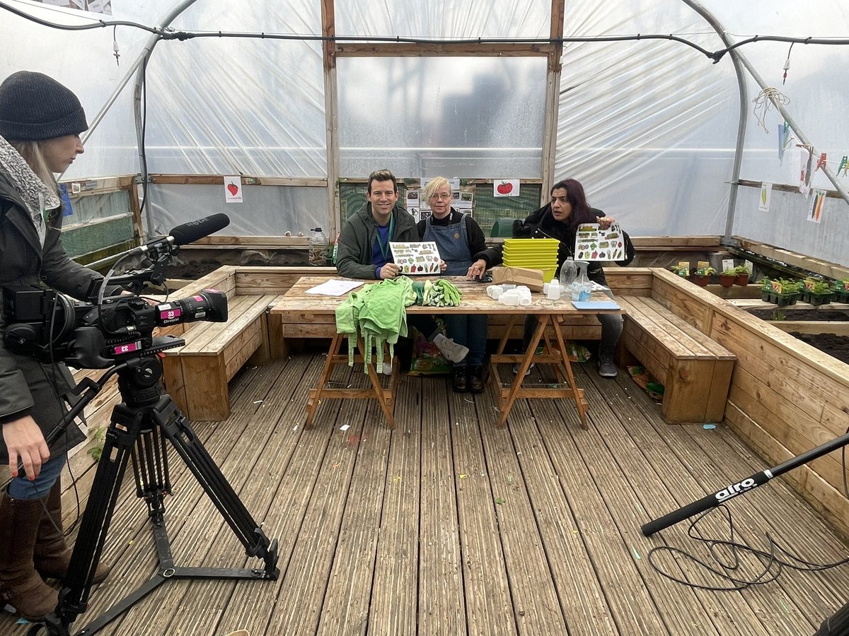 On location today in this amazing poly tunnel. What Christina and @EdibleSE16 do for the local community’s children is amazing. #WorldEarthDay #Childrenstv