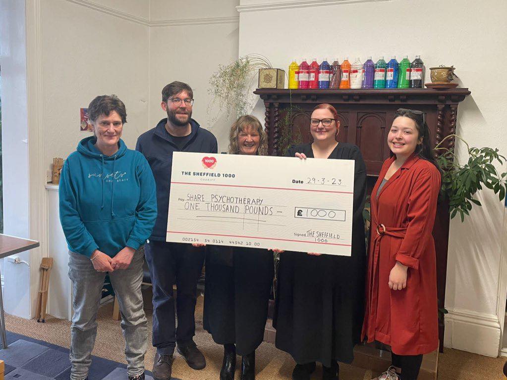 thesheff1000's tweet photo. Another week, another £1000 to give out! ♥

@ShareSheffield helps people with all sorts of issues and has over 40 therapists working as volunteers or trainees and provide over 100 therapy appointments weekly.

Come and join us at The Sheffield 1000!

#SheffieldisSuper https://t.co/65BpOIdAdU