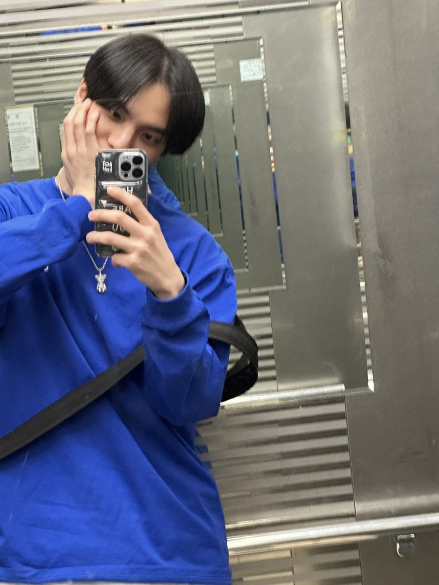 [☕] 
230331 BX update on FC!

"Heh"

#bxintl_trans
#BX #이병곤 #CIX