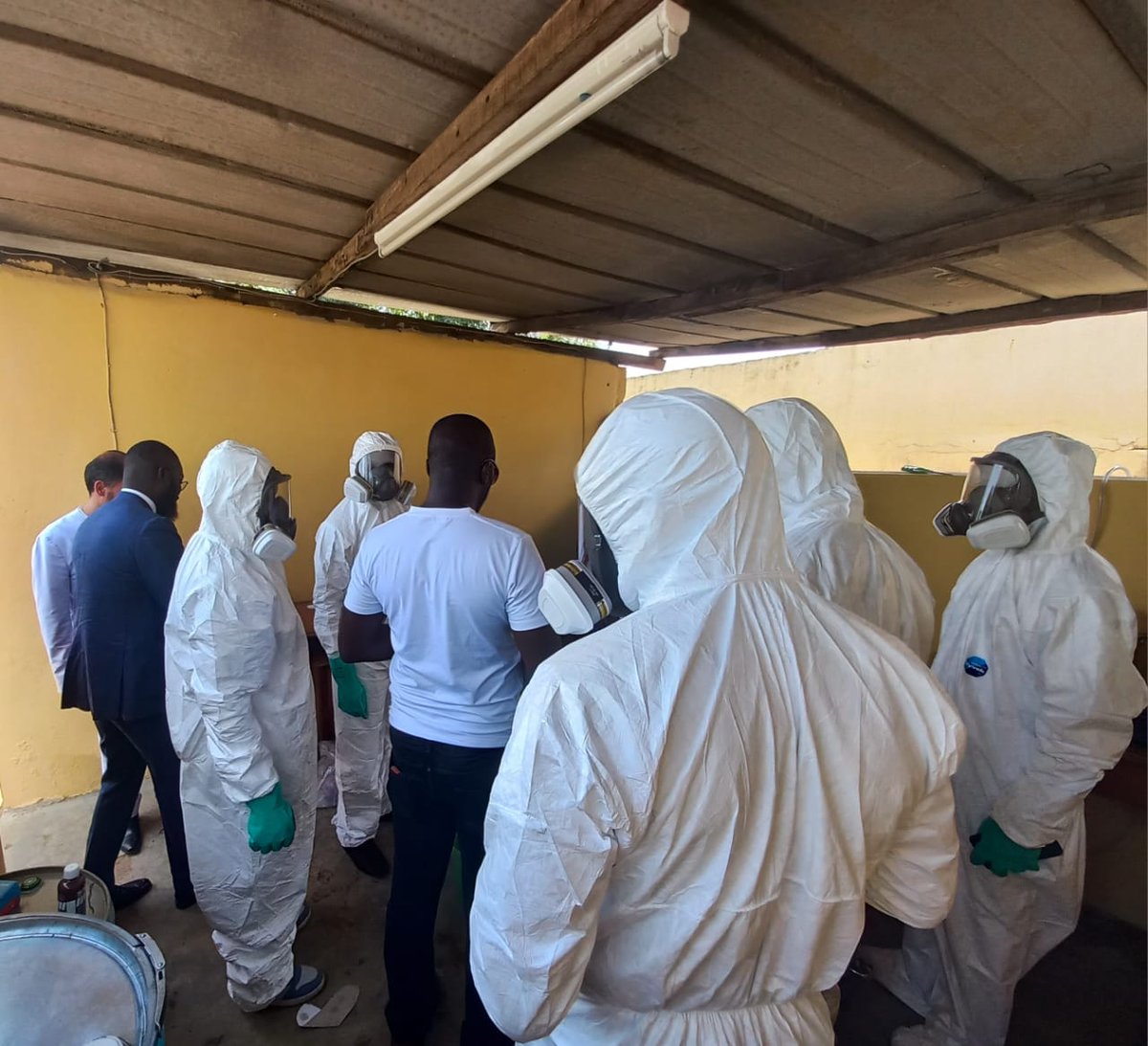 UNODC_WCAfrica's tweet photo. 🧪An exercise on the Dismantling Clandestine Laboratories was conducted in Abidjan w/ the regional representative of UNODC-ROSEN @Amado_de_Andres. We're thankful to @EUinNigeria , @GermanyDiplo & @giz_gmbh for funding this. And to 🇧🇯🇨🇮🇬🇭🇱🇷🇸🇱🇬🇲🇳🇬 for participating. #OCWART https://t.co/rRwe8W0vZo