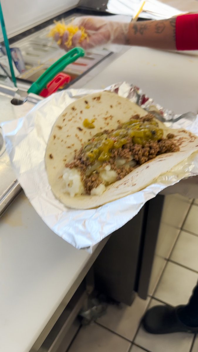 Burritos_Alinst's tweet photo. The burrito was being made so fast that it was a miracle we were able to take this picture! The sheer speed of our workers is incredible!

#NMTrue #RedOrGreen #breakfast #burrito #welcome #delicious #Albuquerque #BosqueFarms #LosLunas #Belen #DineIn #DriveThru #DoorDash https://t.co/ARyJYltyvg