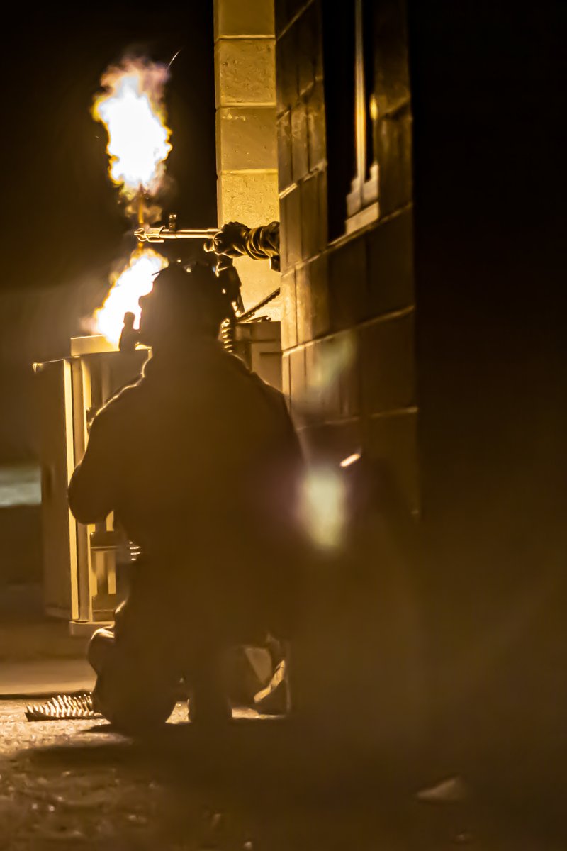 Leading From the Front
<a href="/26MEU/">26th MEU(SOC)</a> conducted a full mission profile raid during MEU Exercise III at @Fort_APHill, Virginia. The raid was designed to sharpen the MEU’s ability complete missions and become more lethal in preparation for the upcoming deployment.
<a href="/USMC/">U.S. Marines</a>