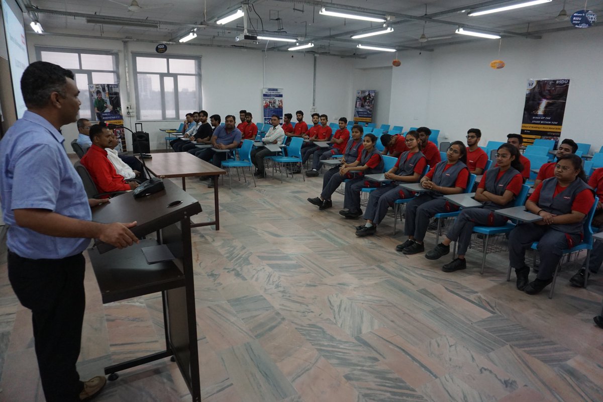 BsduOfficial's tweet photo. #FridayForFuture
#CareerReady with BSDUβs Certification!!
Delighted to introduce these #youth from #Gujrat, who completed their #SkillDevelopment training at @BsduOfficial
We wish them a rewarding and long #career with @Hiltigroup India
#TrainWithBSDU #FirstJob #newjob https://t.co/qpcT4v7pVw