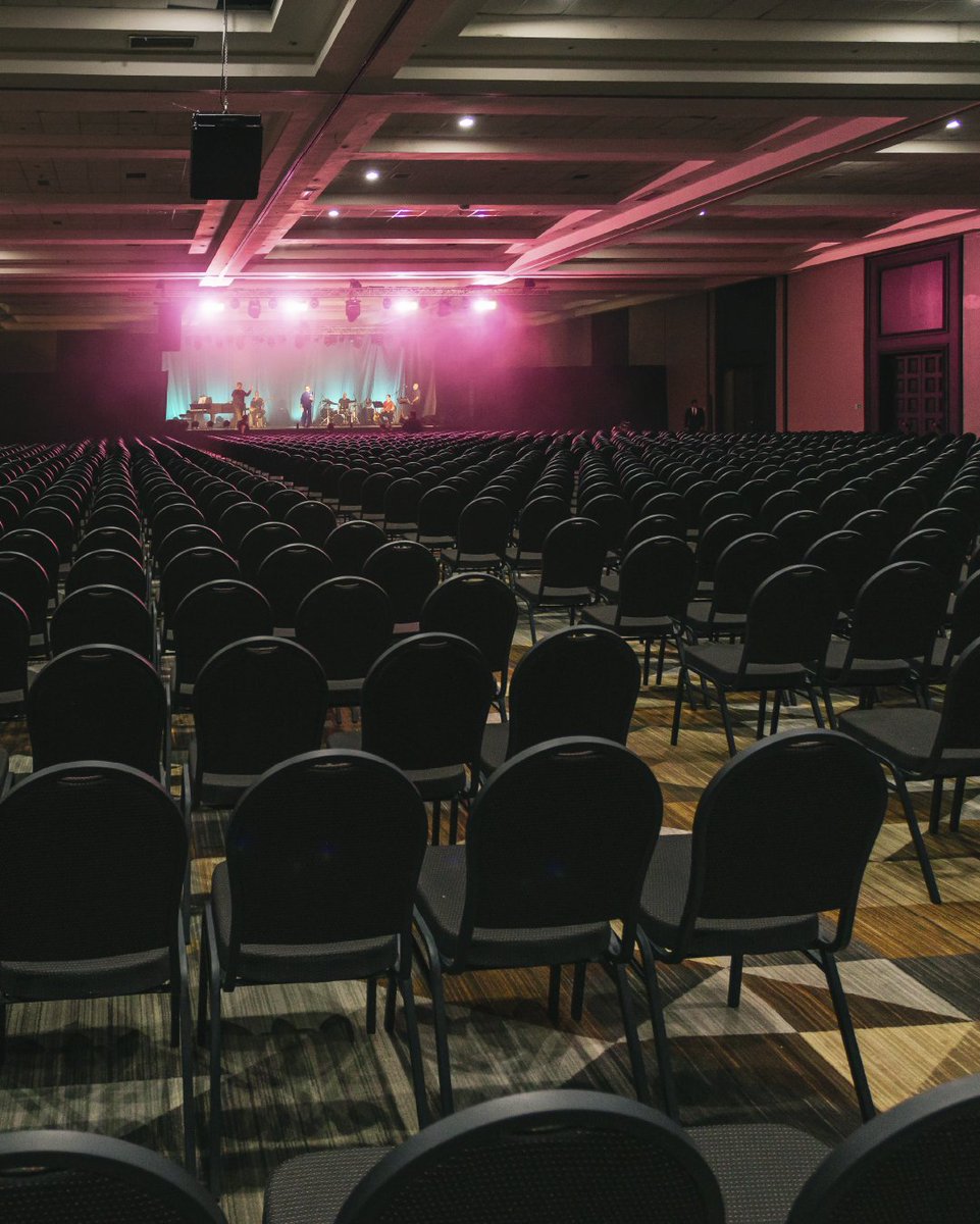 Adaptados a ti 🌎

En Metropolitan Santiago, contamos con 12 salones más 4 terrazas que forman el centro de eventos más completo donde podrás realizar: eventos corporativos, seminarios, congresos y todo tipo de reuniones profesionales.

Contáctanos a info@metropolitansantiago.cl