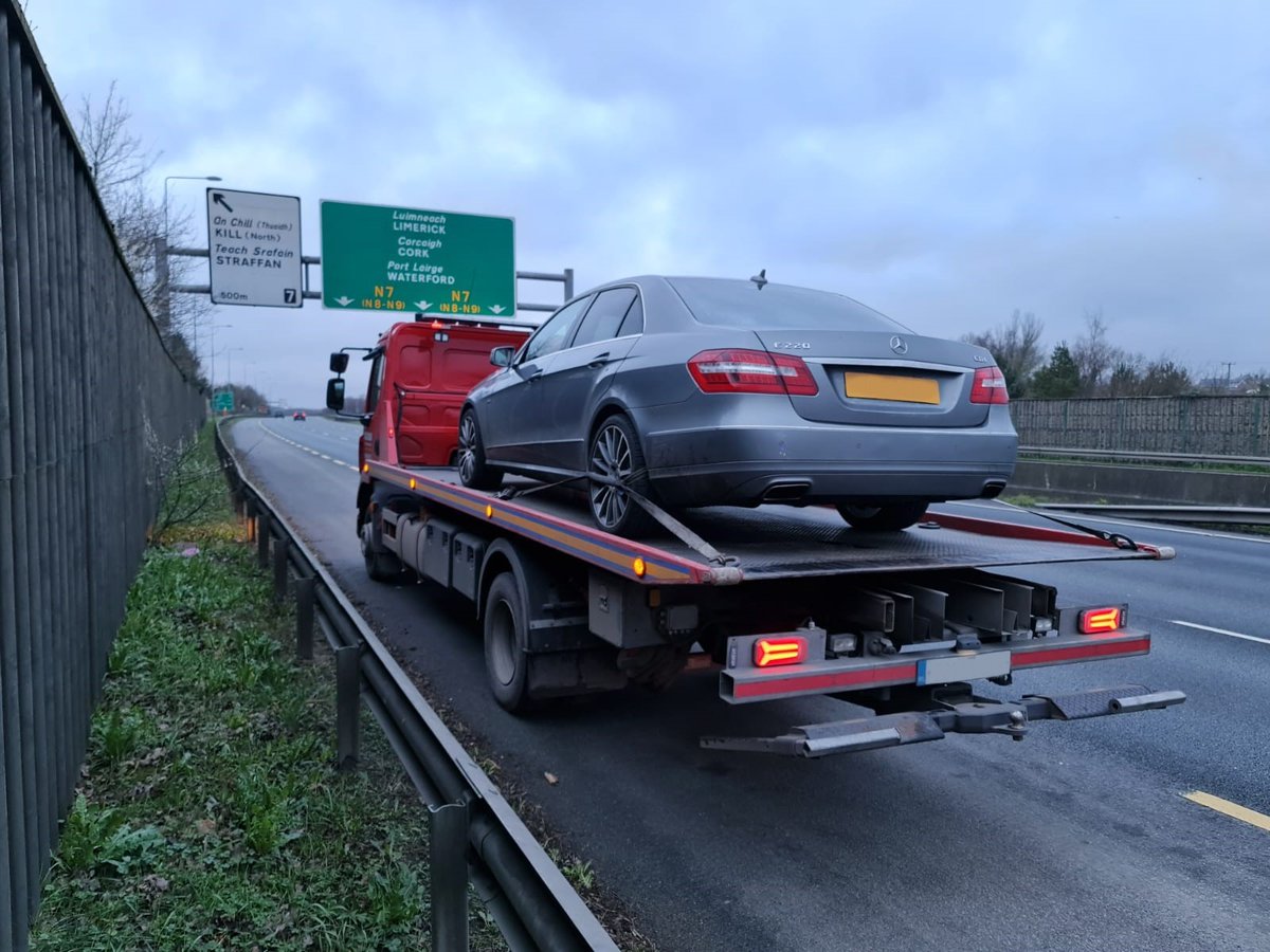 Naas Roads Policing Unit stopped this car with false plates travelling at 137kph in 100kph area.

The driver had no insurance and 2 Bench warrants and the car was found to be stolen. 

They were arrested and the car was seized. 

#SaferRoads #ItsAJobWorthDoing