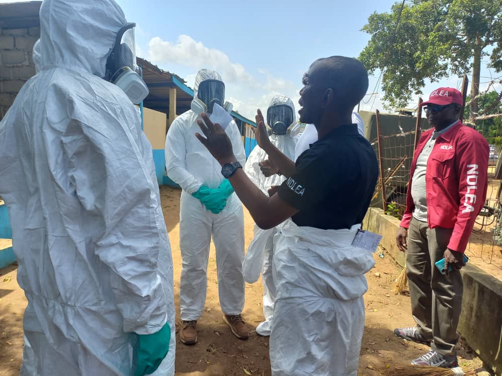 UNODC_WCAfrica's tweet photo. 🧪An exercise on the Dismantling Clandestine Laboratories was conducted in Abidjan w/ the regional representative of UNODC-ROSEN @Amado_de_Andres. We're thankful to @EUinNigeria , @GermanyDiplo & @giz_gmbh for funding this. And to 🇧🇯🇨🇮🇬🇭🇱🇷🇸🇱🇬🇲🇳🇬 for participating. #OCWART https://t.co/rRwe8W0vZo