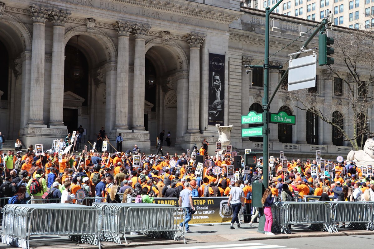 CarpentersNyc's tweet photo. Happy #SolidarityFriday from @CarpentersNyc. Our brothers and sisters, always stand in # solidarity, especially on Tax Fraud Day of Action! Make sure to join us on April 13th for this year's event! #TFDOA2023 #StopTaxFraud https://t.co/13dZ1UfrcZ