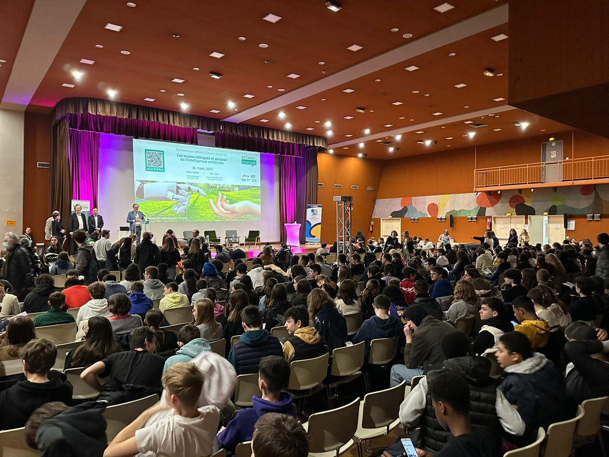 🧑‍💻#Detoursdessciences sur l'intelligence artificielle 

3e édition en présence du public composé entre autres 270 collégiens et lycéens de l'<a href="/ac_orleanstours/">Académie d'Orléans-Tours</a> 

➡️ lien science et société, 
➡️ esprit critique, 
➡️ métiers utilisant l’IA

@UnivTours <a href="/_CentreSciences/">Centre•Sciences</a> <a href="/Drane_ot/">DRANE Orléans-Tours</a>