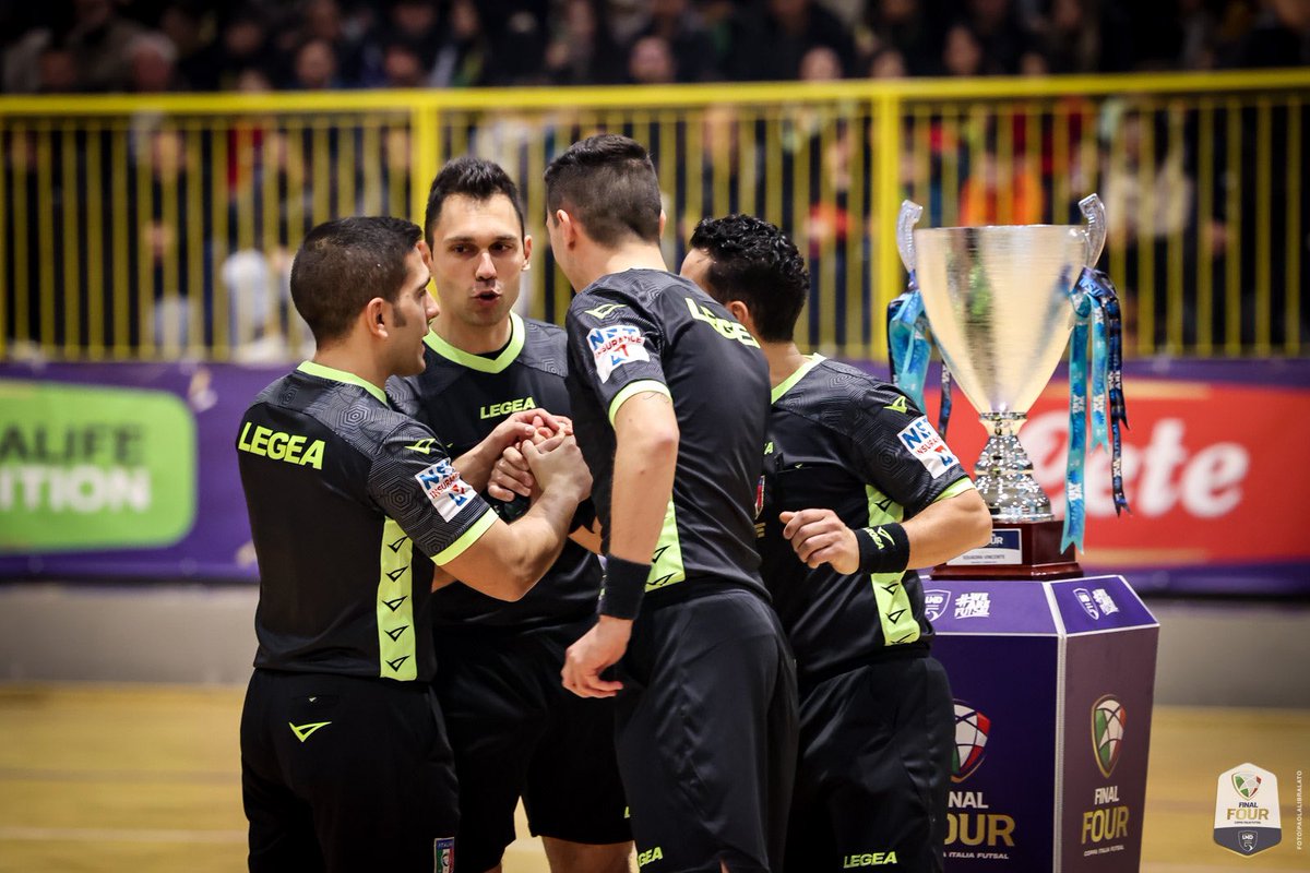 AIA_it's tweet photo. Grande soddisfazione espressa dal Componente del Comitato Nazionale Luca Marconi nonché dal Responsabile della #CAN5 Franco Falvo per la direzione delle gare della Final Four e Final Eight di Coppa Italia.
Leggi la news: https://t.co/j8k9hH02DF
#AIA #arbitri #calcio #sport https://t.co/EcYHWw9kLh