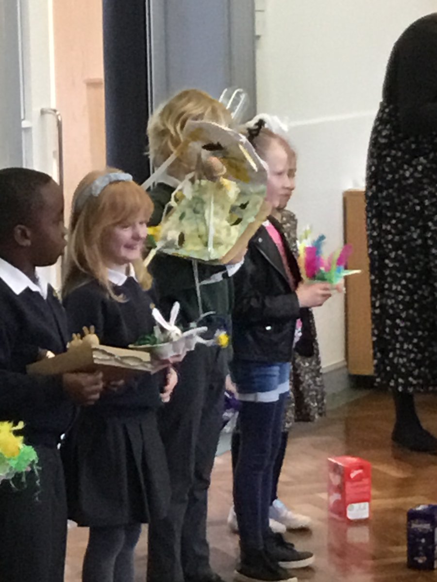 MossParkPrimary's tweet photo. A wonderful assembly to appreciate all our unique and creative children and some beautiful singing 🎶 https://t.co/ArRMjob7HT