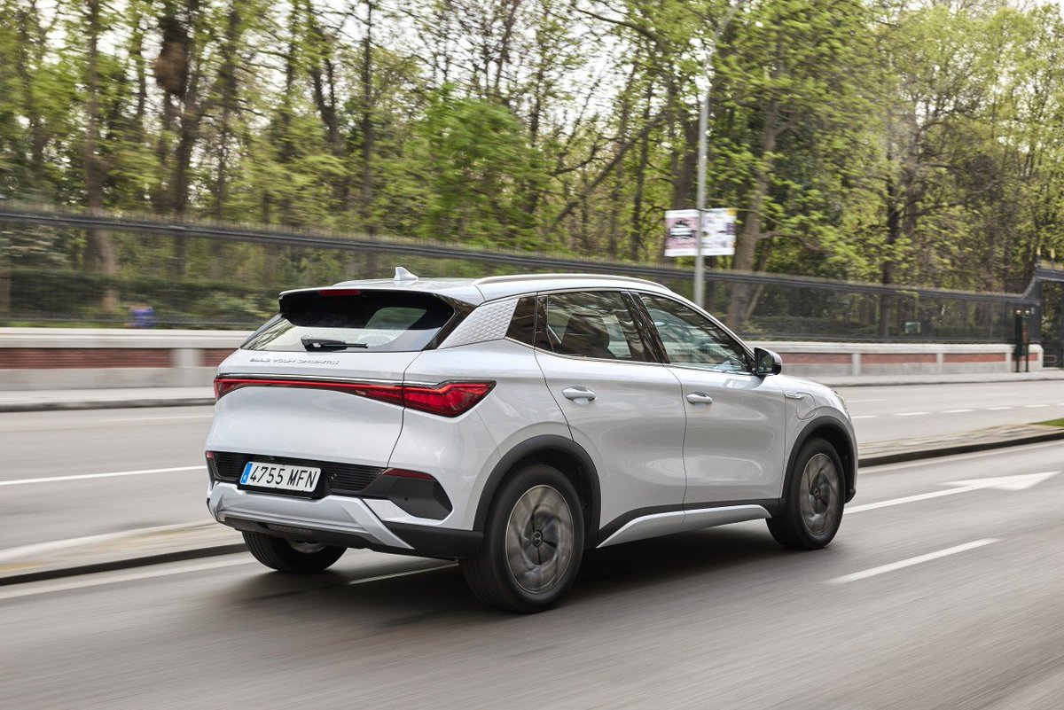 motorpuntoes's tweet photo. No, no es simplemente «otro SUV eléctrico más». El gigante #BYD hace su debut en España y ya hemos probado el nuevo BYD Atto 3, un convincente modelo que sorprende.
https://t.co/5HN3kthM6l
#BYDSpain #Atto3 #CochesEléctricos https://t.co/kHZMJjw6ci