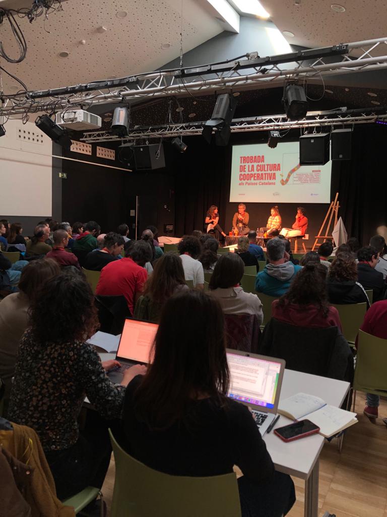 🗣️ Som a la trobada de la cultura #cooperativa als Països Catalans que organitza <a href="/Cultura_Coop/">CulturaCoop</a> a l'<a href="/AteneuHarmonia/">Ateneu L'Harmonia</a> 👉 Jornada que té la voluntat de conèixer el teixit i establir els criteris d’un futur segell de #CulturaCoop