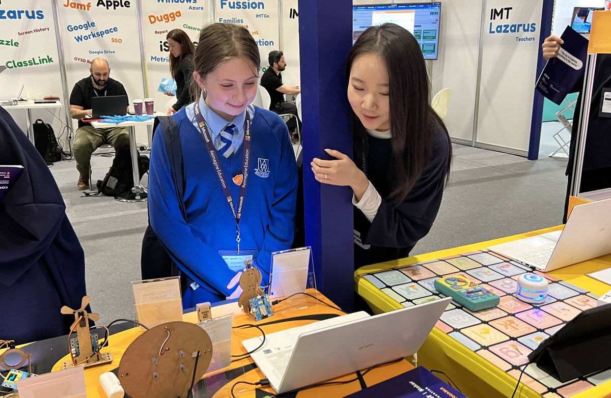 LEOacademies's tweet image. 🏆 #KidsJudgeBett at #Bett2023
Our judges from @CCJacademy, @CFPSchool, @ShawleyPrimary & @WestAshtead are enjoying coding challenges with Codable and their Coding Wizard. An innovative company from South Korea. #CodeWiz