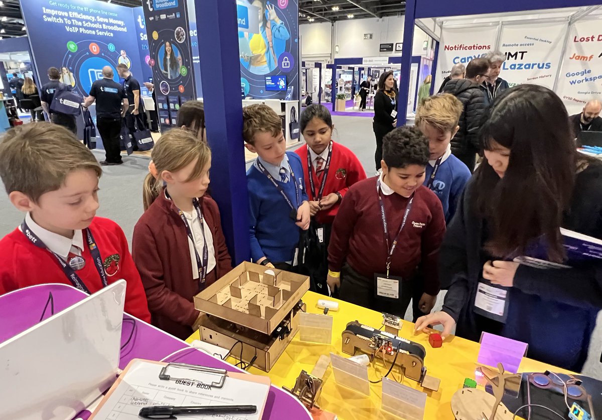 LEOacademies's tweet image. 🏆 #KidsJudgeBett at #Bett2023
Our judges from @CCJacademy, @CFPSchool, @ShawleyPrimary & @WestAshtead are enjoying coding challenges with Codable and their Coding Wizard. An innovative company from South Korea. #CodeWiz