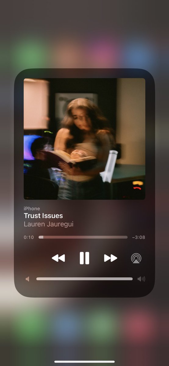 Diosito!! Me quede dormida, pero mi mejor despertar @LaurenJauregui 🥹🥹🥹 #TrustIssuesOutNow