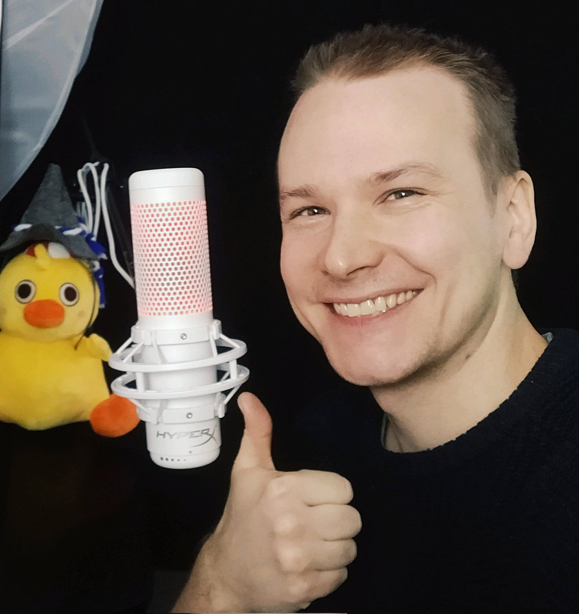 LaeppaVika's tweet image. Piti ottaa "lemppari" oheislaitteen kanssa kuva tätä #mainos'ta varten. Valinta oli helppo...

Se on @HyperX QuadCast S mikrofoni! Kiitos sponsoroinnista #HyperXNordic.