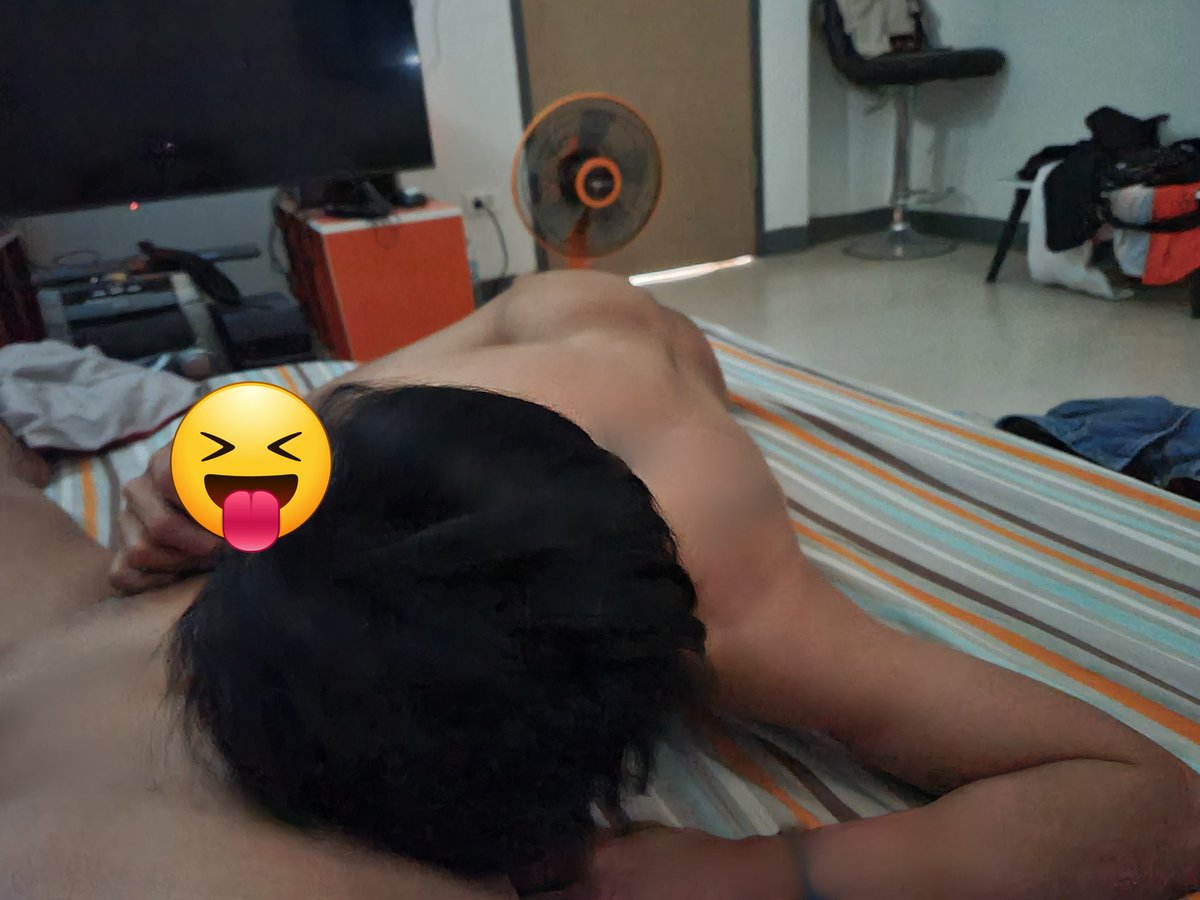 UD08525084's tweet photo. แตกแล้วก็จะนอนเล่นแบบนี้ล่ะ วันหยุดสุดเสียว https://t.co/DSb3IYyMDs