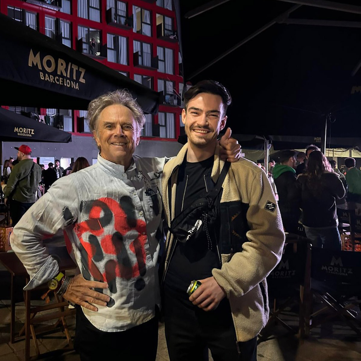 hmiproject's tweet photo. Wir sind zurück von einem aufregenden Wochenende beim @OFFFest  in #Barcelona, wo wir uns drei Tage lang inspirierende Vorträge von David Carson, @JoshuaDavis, @VasavaStudio  und eine Auszeit vom grauen fränkischen Märzwetter gegönnt haben
#offf2023 #teamevent #travel #hmiproject https://t.co/8UpgQXJFcA