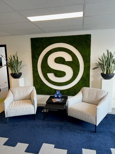 Zo nu en dan restylen we een ruimte op kantoor. Dit is onze nieuwe ontvangstruimte.