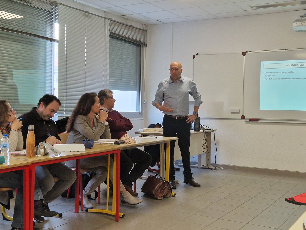 CourtesThierry's tweet photo. Formation Laïcité et Valeurs de la République. Formation intercategorielle et interdegres. Mieux comprendre pour mieux anticiper.
@dsden66 @LaureArino @MEduprio @collegelagarrigole
@JohannMouysset @nicolasperr https://t.co/0yfdtSw8er