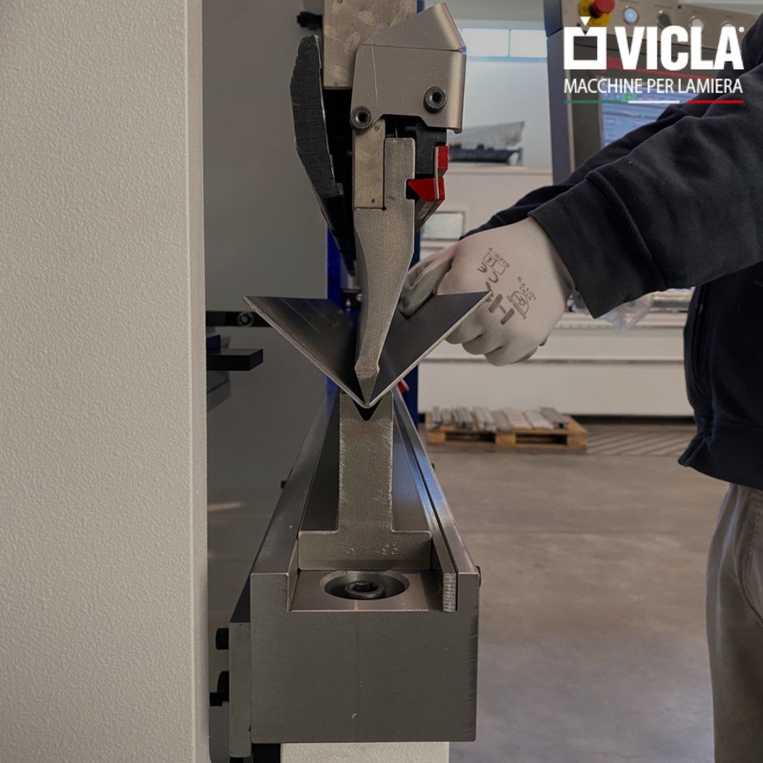 Vicla_eu's tweet photo. The bending process is one of the most complicated in the sheet metal production chain.
Here there are 5 tips you can use now to take care of your machinery.

https://t.co/U7oVeYI2E9

#pressbrakes #automation #sheetmetal #bending #tips #metalworking #madeinitaly #machinetool https://t.co/WJrReJ5ddA