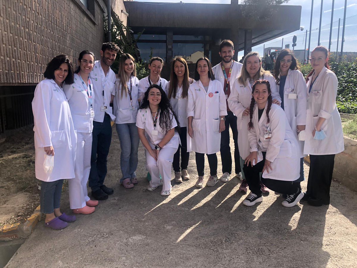 Hoy despedimos a nuestra rotante externa, María, que viene desde el Hospital Universitario de Burgos para hacer su rotación en el área de atención farmacéutica al paciente crítico junto a nuestra adjunta Esther Domingo.👏🏼👏🏼 Nos vemos pronto María!!