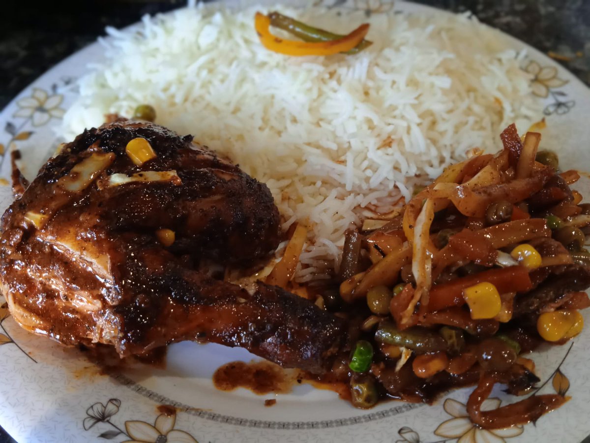 NusratKitchen's tweet photo. Roasted Chicken, Vegetables &amp; Plain White Rice
For more Items, advance Order, DM at https://t.co/nurMr3xI26 https://t.co/3hUsrzxiXv

#desifoods  #halalfood #halal #homemadefood  #belfast #newtownards #bangor #dundonald #roastedchicken #vegetables #plainrice https://t.co/OBHanPaBLh
