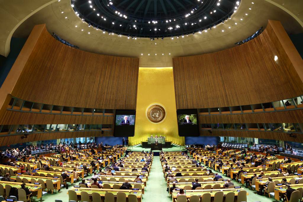 Dünya beşten büyüktür!

Gelecek nesiller bize tüm bunların hesabını sorarken, verebilecek cevabımız olsun istiyorsak, hemen bugün değişimi başlatmalıyız.

#DünyaSıfırAtıkGünü 
#DünyaOrtakEvimiz🌎