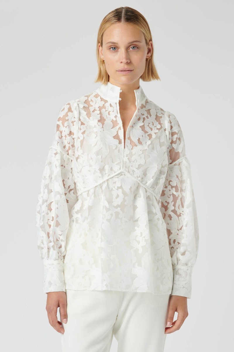 oliviagracefash's tweet photo. 👚 Dea Kudibal Maxine 23-0123 Fleur Natural White Long Sleeve Top
Shop online or in-store https://t.co/foNJwsTmRu
#blouse #fashion #wetherby #yorkshire #oliviagracefashion https://t.co/UiINfBaGm4