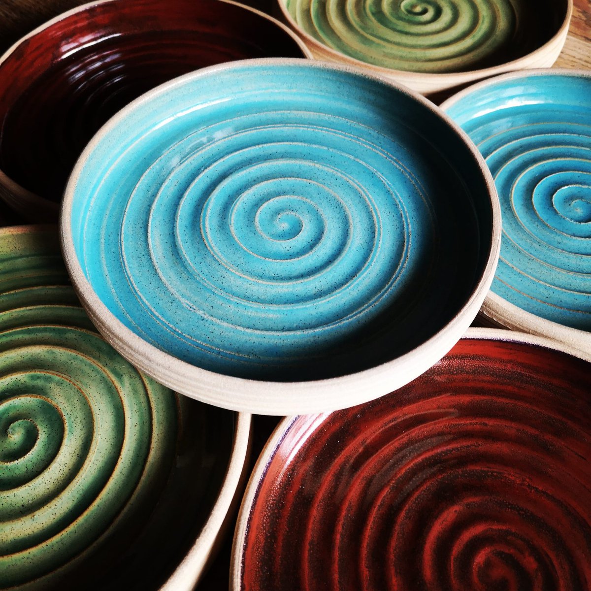 Absolutely_Clay's tweet photo. Dinner plates.
All sold to the lovely lady on the Isle of Lewis whose been buying from me since 2015. ๐
Best get packing. ๐
#valuedcustomer #handmadedinnerplates #studiopotteryuk #stonewareplate #stonewarepottery #studioceramics #handmadeplate #handmade #SBS #QueenOf https://t.co/tDpGCl9GT9
