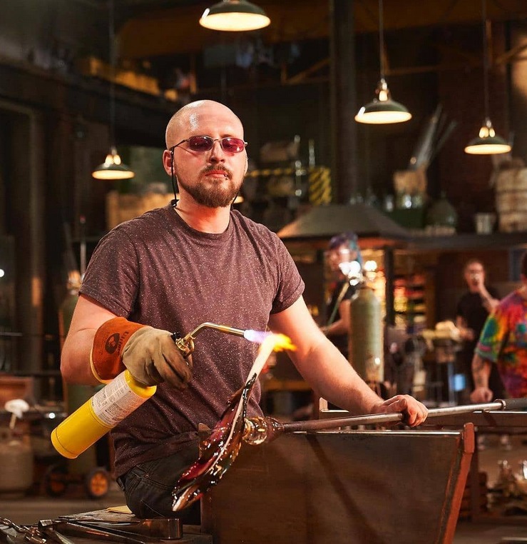 🚨Exciting news!🚨 Elliot Walker's breathtaking #BlownAway winning  installation is on show at Stourbridge Glass Museum. Come and immerse yourself in a mesmerizing display of glass artistry - this is truly not to be missed! #ElliotWalker #GlassArt #MuseumVisit #Stourbridge