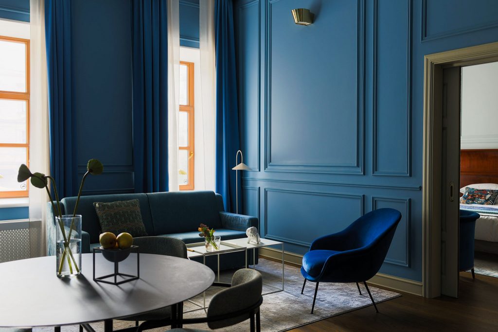 Experience the ultimate in luxury vacation rentals with #TheWealtRentals. From beachfront villas to mountain chalets, our properties offer the perfect way to escape and indulge. #LuxuryVacation #LuxuryLiving