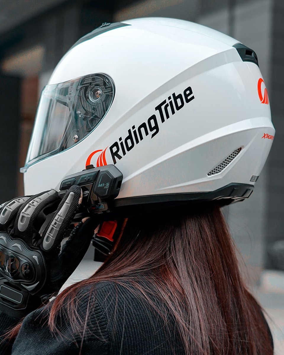 FodSports's tweet photo. My colleague got a new helmet and is ready to take it for a ride this weekend.
.
📺▶️ @fodsports for more motorcycle videos!
🛒🛒Best Budget Motorcycle Intercom to buy on fodsports website.
.
.
#fodsports #motorcycle #m1spro #intercom https://t.co/EtguEkgA5z