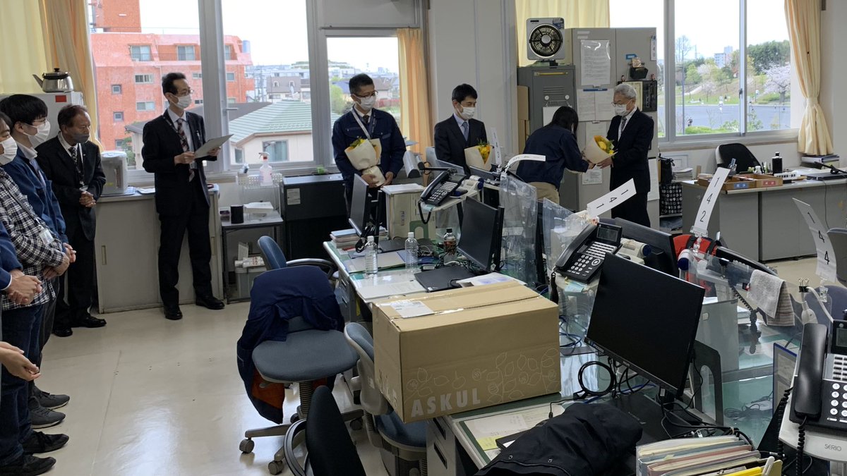 setagaya_eizen's tweet photo. 施設営繕担当部は令和４年度の業務を終了しました。部課長が３人異動し、新たな年度は新規体制でのスタートになりますが、引き続き応援の程、よろしくお願いします。#世田谷　#世田谷らしい公共建築 https://t.co/FJKgsyBYyH