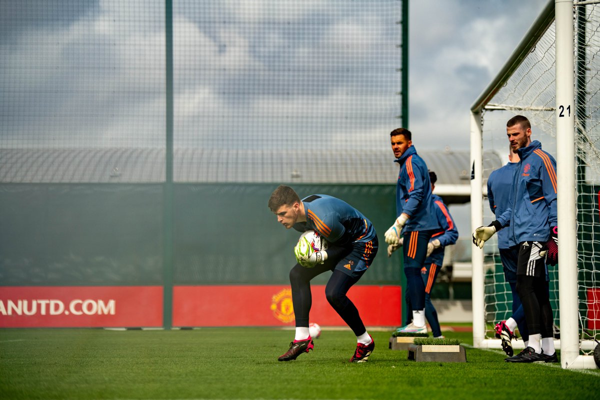 Going to work with our keepers! 🧤🚫

#MUFC || #NEWMUN