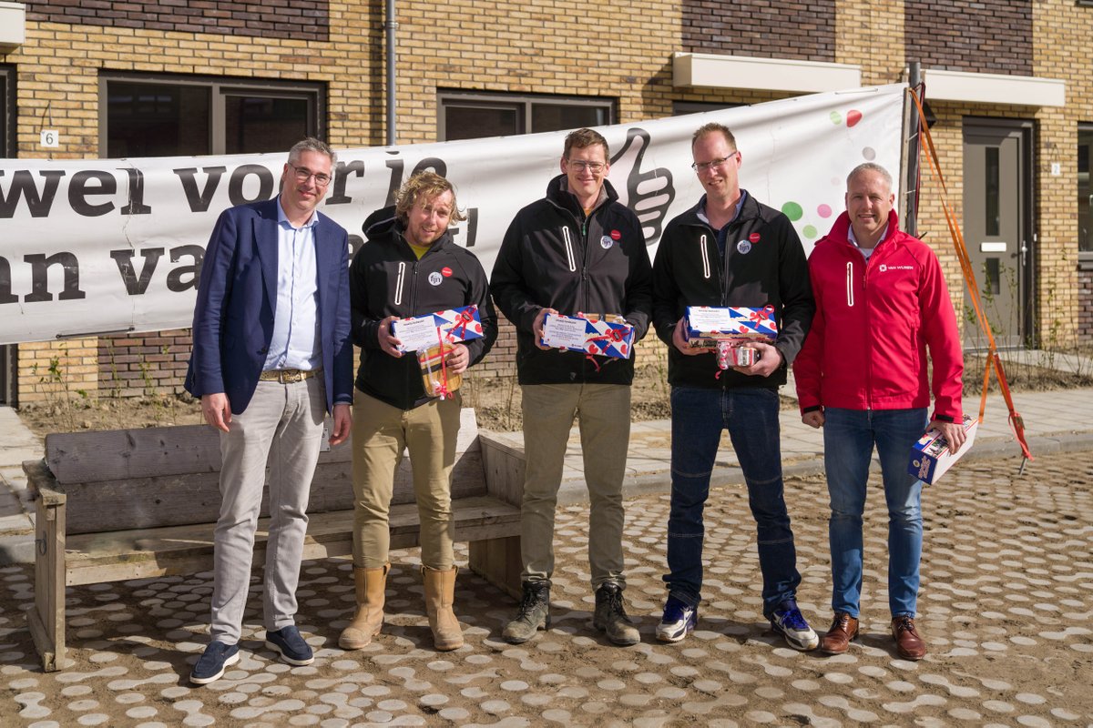 ‘Team Fijn Wonen West’ (zoals deze mannen zichzelf noemden) nam afscheid in Schiedam. Na al hun inspanningen op bouwplaatsen in het westen én zuiden van ons land (zoals Den Haag, Rijswijk en Vlissingen) is het tijd om verder te gaan bouwen bij <a href="/VanWijnenGroep/">Van Wijnen</a>. Heren, bedankt! 👋