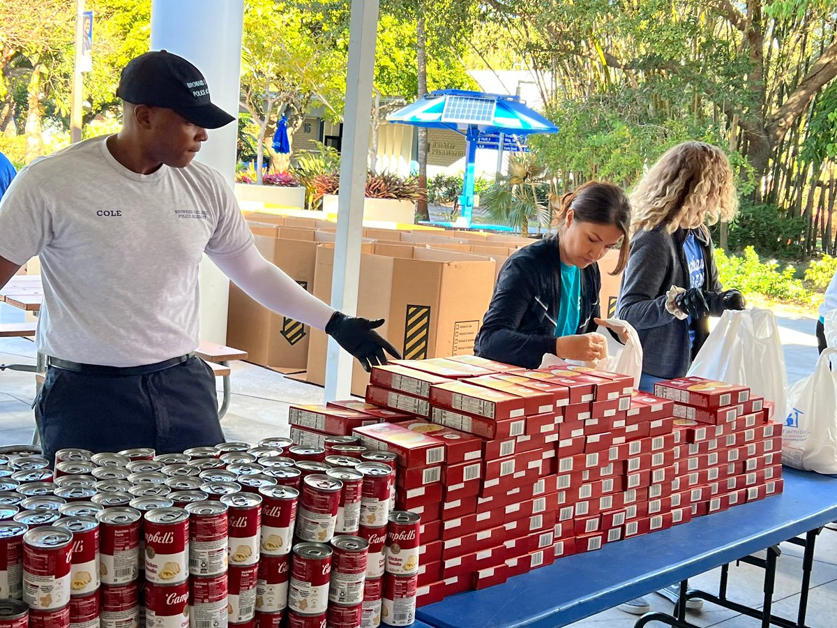 BrowardCollege's tweet photo. Did you know that BC's commitment to supporting our community goes beyond the classroom? Thanks partners like @LifeNet4Fam and @HabitatBroward we provide volunteering opportunities for our students, employees, and residents to help uplift our community. ❤️ #BCCares #FBF https://t.co/3HM0bwKRsE