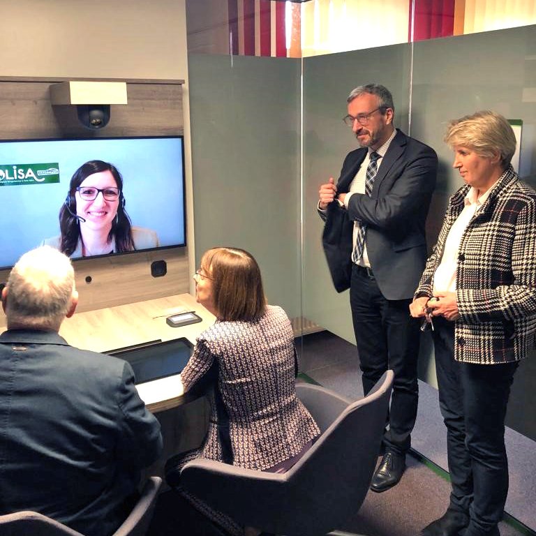 Beratung einfach, schnell, digital: In Lychen #Uckermark wurde heute feierlich das neue digitale Bürgerbüro eröffnet. Ministerin <a href="/UNonnemacher/">Ursula Nonnemacher</a>: "Das niedrigschwellige Angebot ist auch und gerade für ältere Menschen geeignet.“ ➡️msgiv.brandenburg.de/msgiv/de/press…