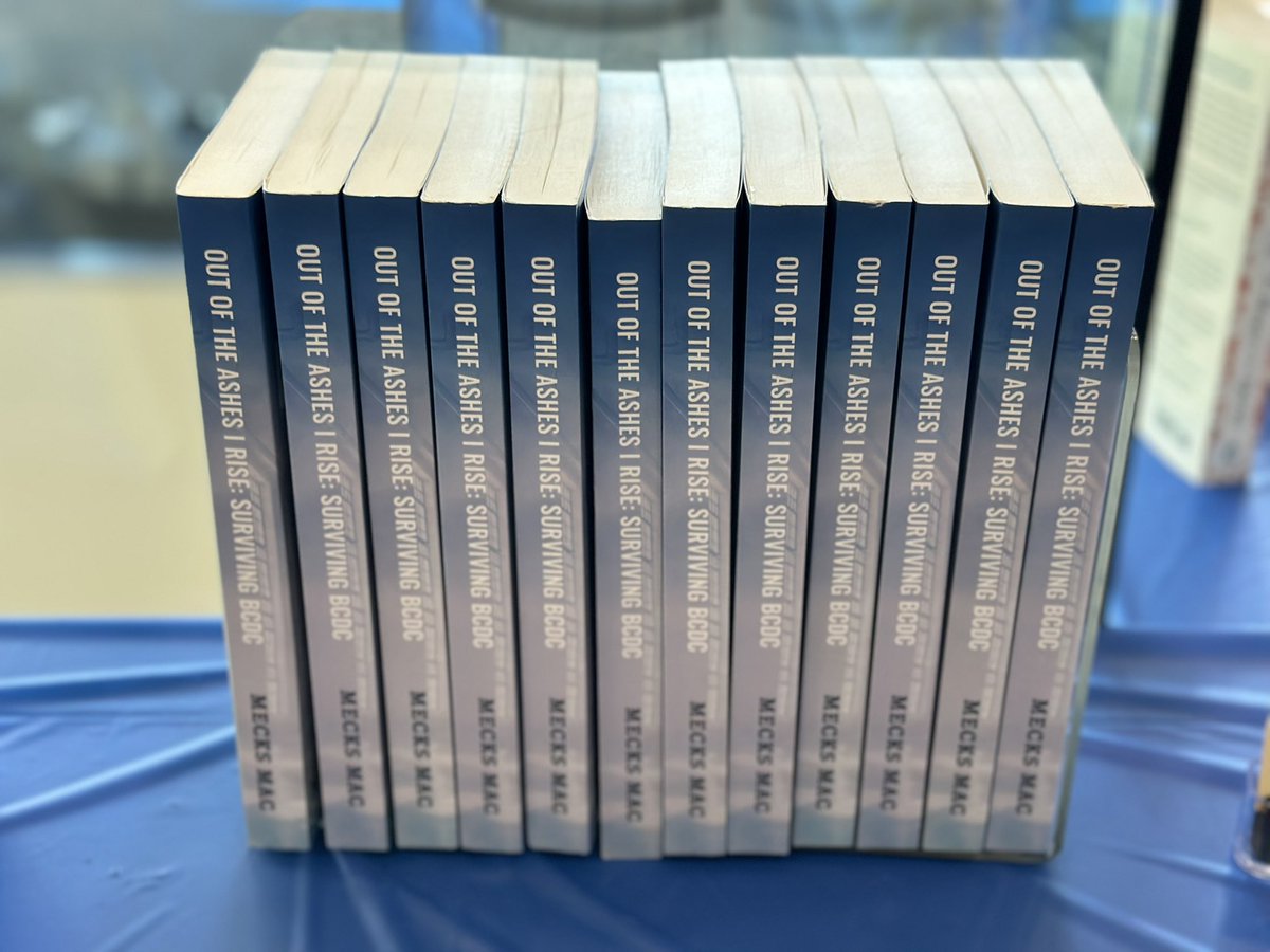 Book signing at #ubalt women’s international day event 📖✍🏽#womenempowerment #womenpower #WomensDay #WomensHistoryMonth2023 #WomensHistoryMonth #authorlife #memoir #bookstoread #BooksWorthReading #networking #WomenInBusiness #WomenSupportingWomen